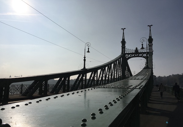ドナウ川にかかる橋が美しい街・ハンガリー・ブダペスト 