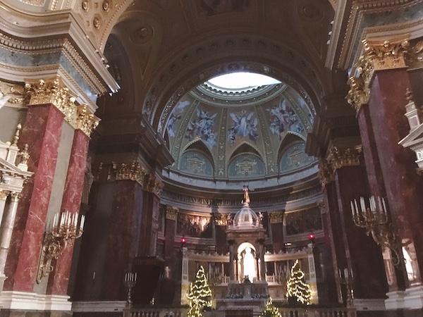 ブダペストで一際大きい教会「聖イシュトヴァーン大聖堂」