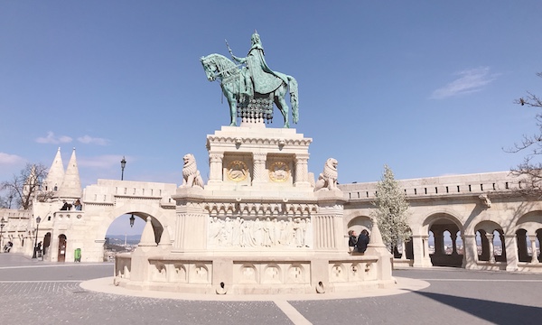 ブダペスト旅行の記念の一枚を撮るのにおすすめの「漁夫の砦(Fisherman's Bastion)」