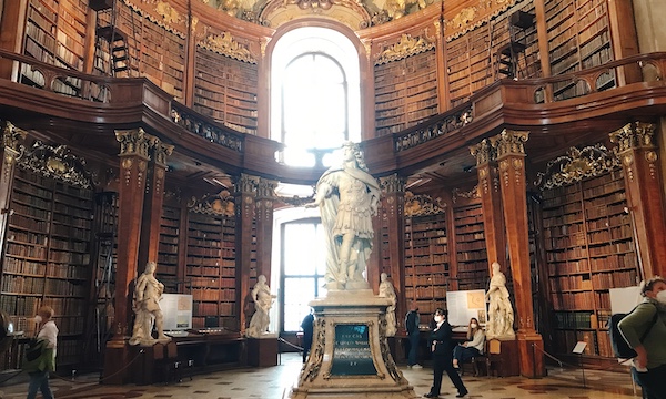 ブダペストからウィーンへ週末旅行その5〜世界一美しい図書館へ〜