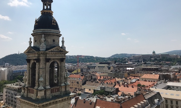 聖イシュトヴァーン大聖堂の展望台から眺めるブダペストがきれい