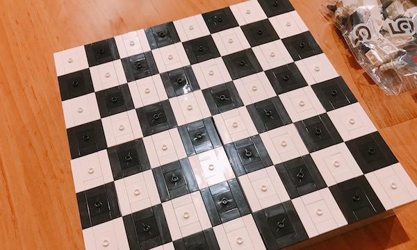 実際にチェスができるレゴ(LEGO)のチェス(Iconic Chess Set)を買ってみた