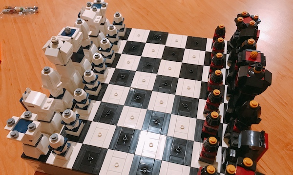 実際にチェスができるレゴ(LEGO)のチェス(Iconic Chess Set)を買ってみた