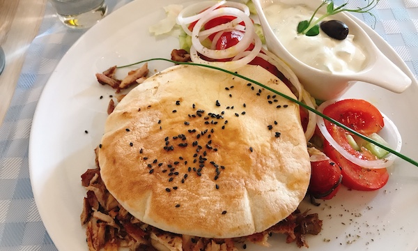 異国情緒あふれる人気のギリシャ料理屋さん「Dionysos Taverna」＠ブダペスト・ハンガリー