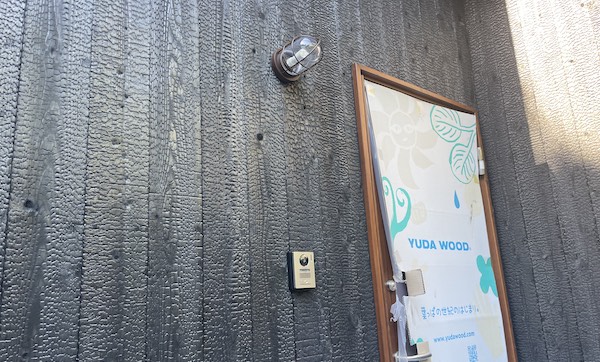 庭とつながる33坪の焼杉の平屋