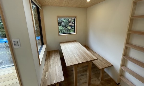 庭とつながる33坪の焼杉の平屋