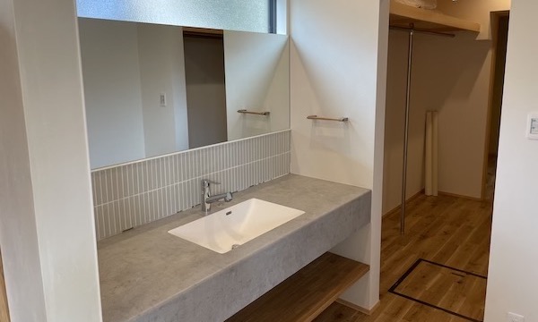 庭とつながる33坪の焼杉の平屋