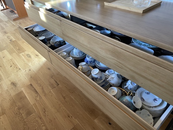 ウッドワン（Wood one）スイージー（SU:IJI）のカップボード収納