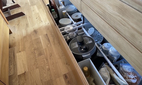 ウッドワン（Wood one）スイージー（SU:IJI）のカップボード収納